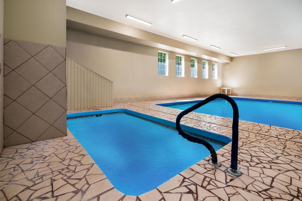 Surestay Plus Hotel By Best Western Topeka Eksteriør bilde