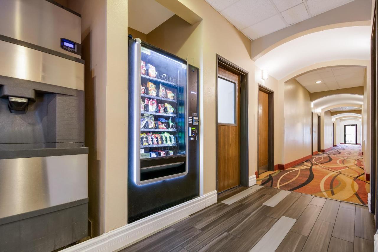 Surestay Plus Hotel By Best Western Topeka Eksteriør bilde