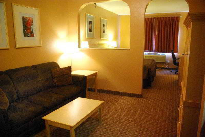 Surestay Plus Hotel By Best Western Topeka Eksteriør bilde