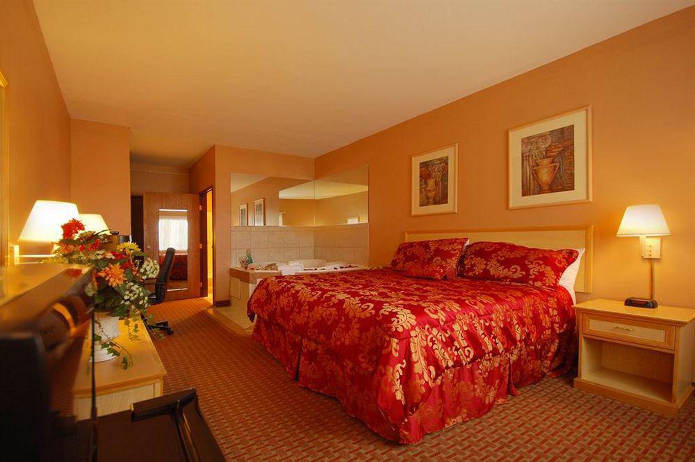 Surestay Plus Hotel By Best Western Topeka Rom bilde